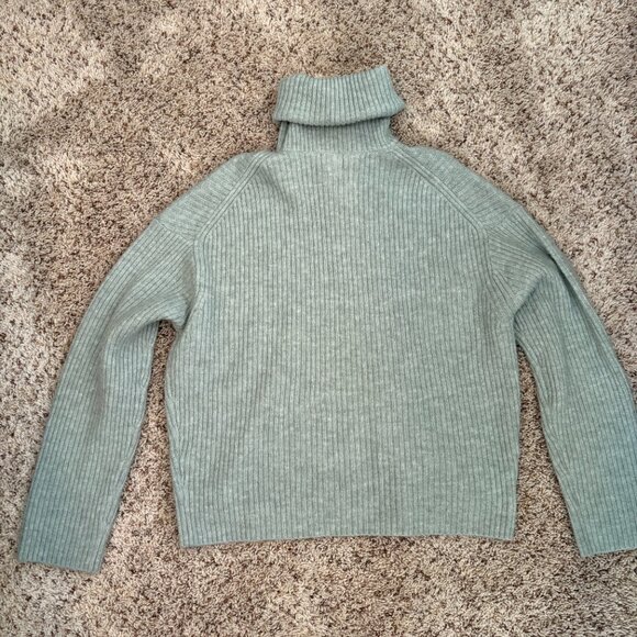 Green turtleneck sweater small - Picture 2 of 4
